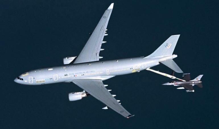 AIRBUS A-330-200 AIRBUS A-330-200 Prestige AIRBUS KC-30 AIRBUS A-330-200 Voyager A332 aircraft photograph