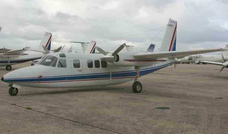 AERO COMMANDER 680FL Grand Commander NORTH AMERICAN ROCKWELL 680FL Courser Commander NORTH AMERICAN ROCKWELL 680FL Grand Commander NORTH AMERICAN ROCKWELL 685 Commander 685 ROCKWELL 685 Commander 685 AC6L aircraft photograph