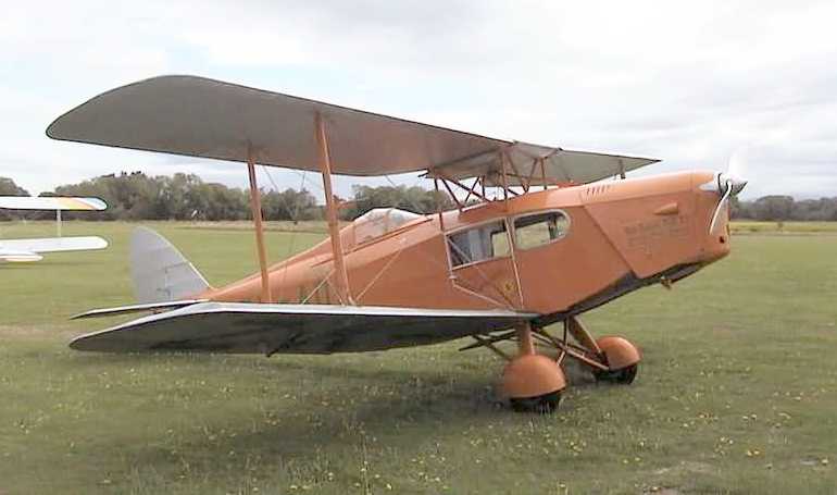 DE HAVILLAND DH-83 Fox Moth DH83 aircraft photograph