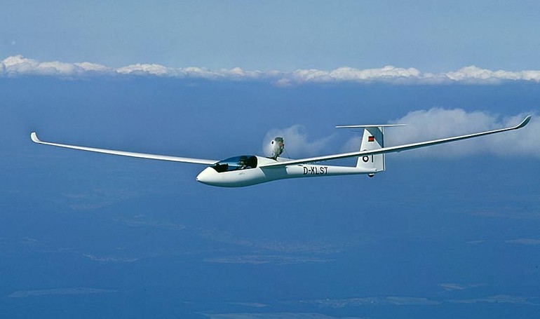 DG FLUGZEUGBAU LS-8ST ROLLADEN-SCHNEIDER LS-8T LS8 aircraft photograph